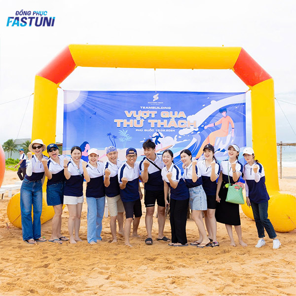 Mẫu áo polo đồng phục trắng phối xanh than trẻ trung