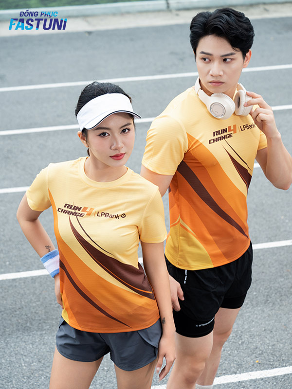 Thêm các yếu tố thương hiệu vào thiết kế đồng phục team building