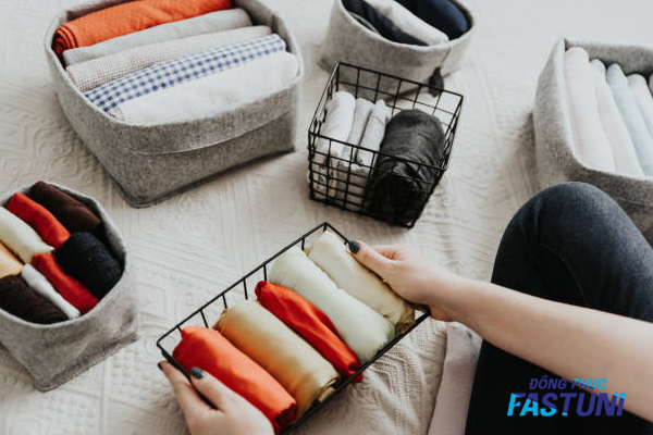 Sử dụng hộp chia ngăn để tối ưu không gian đựng quần áo 