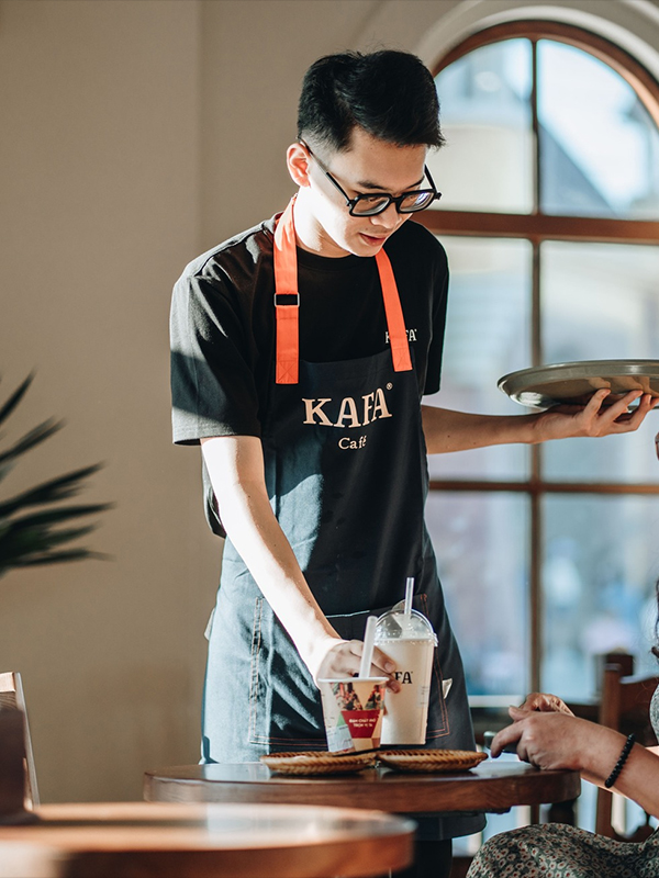 Đồng phục Kafa Café được thiết kế tối giản nhưng vẫn hiện đạ