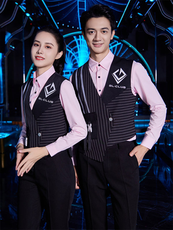 Nhân viên karaoke mặc đồng phục cotton thoáng mát, dễ vận động