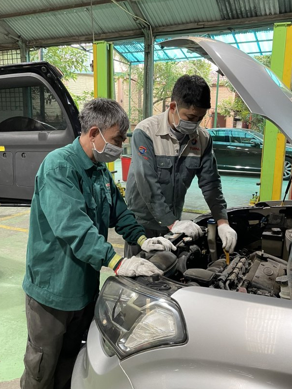 Mẫu đồng phục bảo hộ lao động Gara Quang Đức