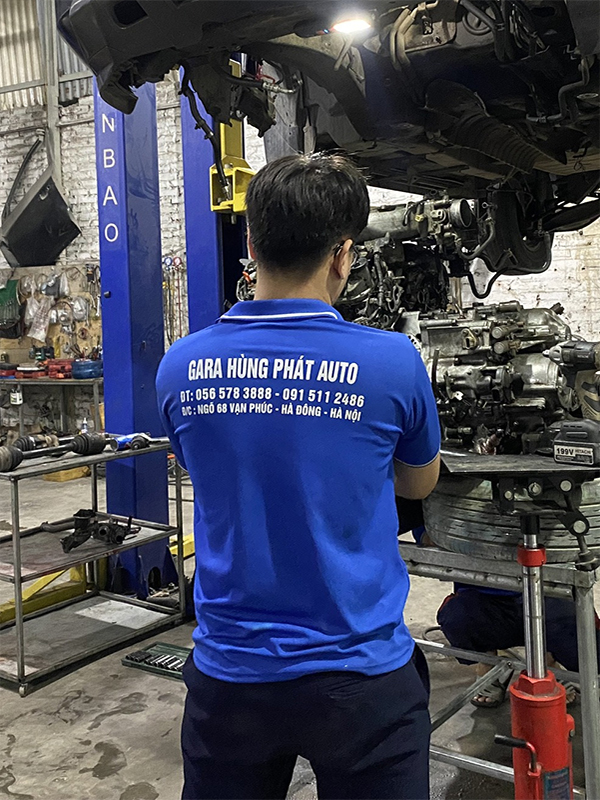 Mẫu áo đồng phục Gara Hùng Phát trẻ trung, năng động 