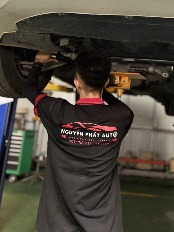 Mẫu áo thun đồng phục Gara Nguyên Phát Auto 