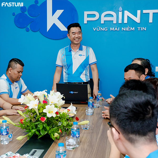 Dịch vụ khách hàng chuyên nghiệp tại Fast Uni mang đến trải nghiệm hài lòng cho khách hàng