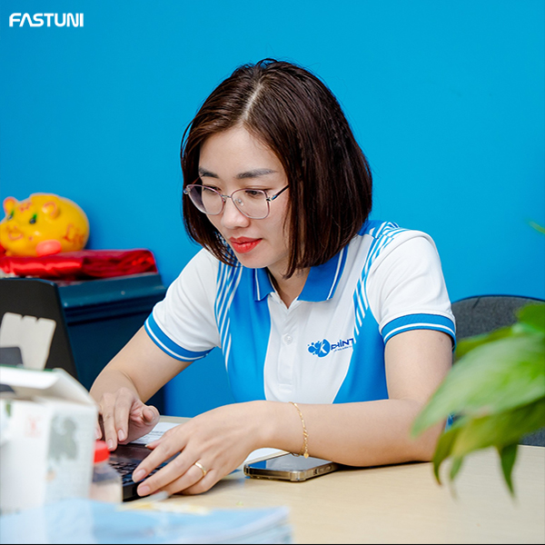 Đại diện công ty Kpaint dành nhiều lời khen cho chất lượng sản phẩm đồng phục